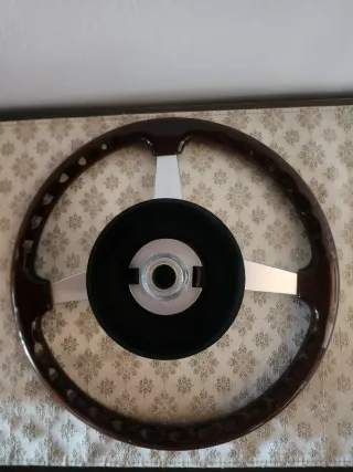 Volante in legno Momo