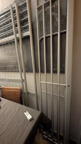 Cama alta SVÄRTA IKEA metálica