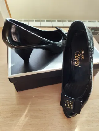 Zapatos de tacón Coral negros con lazo