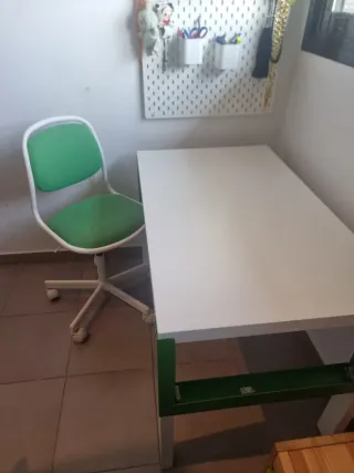 Escritorio juvenil + silla en blanco y verde