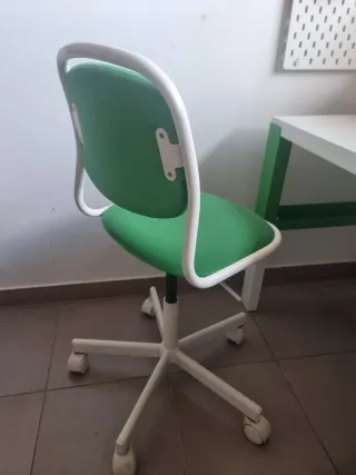 Escritorio juvenil + silla en blanco y verde