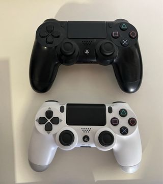 PS4 (PlayStation 4) Negra + 2 Mandos + Juegos