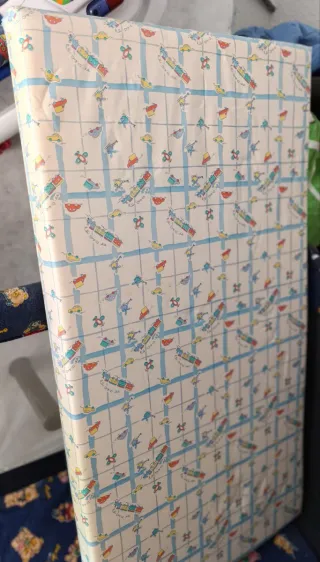 Cuna de viaje con colchón