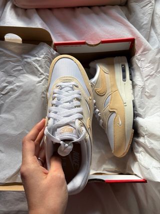 Nike Air Max 1 ‘87 T Mujer Beige/Blanco