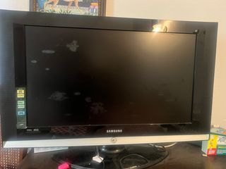 Televisor Samsung Negro y Plateado