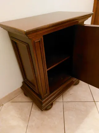 Mobile in noce massello