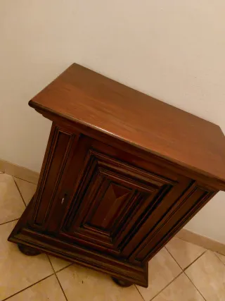 Mobile in noce massello