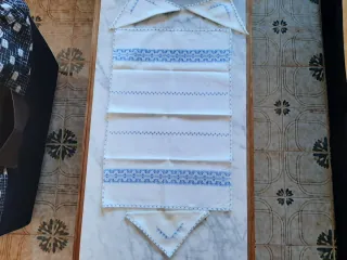 Mantel individual bordado a mano