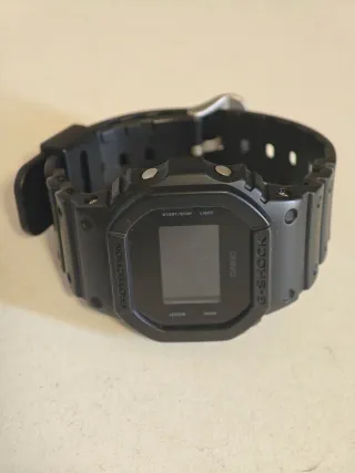 Casio G-Shock modelo DW-5600UBB