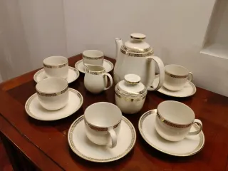 Servizio da tè in porcellana bianco e oro