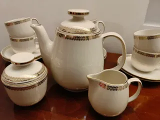 Servizio da tè in porcellana bianco e oro