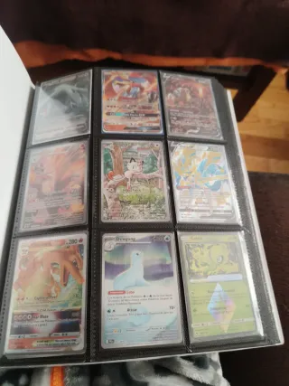 Álbum de cartas Pokémon con las cartas originales