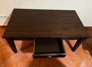 Mesa de centro rectangular, de madera oscura