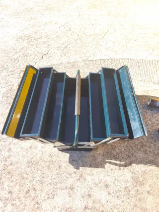 Caja de herramientas metálica plegable