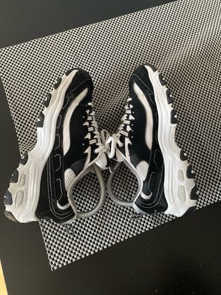 Zapatillas Skechers D'Lites Negras y Blancas