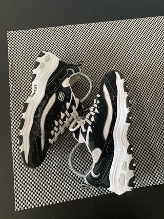 Zapatillas Skechers D'Lites Negras y Blancas