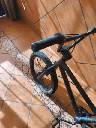 Bicicleta BMX Negra