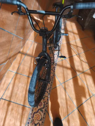 Bicicleta BMX Negra