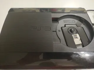 Playstation 3 Super Slim 500GB + Skyrim