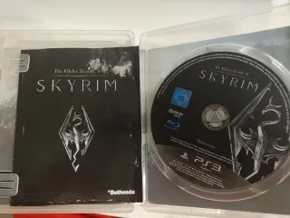 Playstation 3 Super Slim 500GB + Skyrim