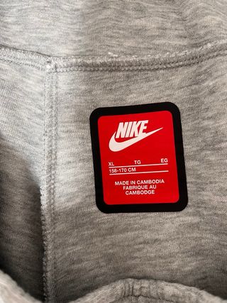 Pantalones nike tech talla XL de niño 158-170cm