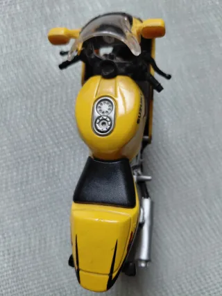 Suzuki Gsx R600 Escala 1/18 Maisto