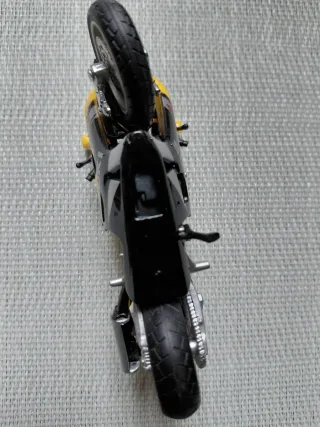 Suzuki Gsx R600 Escala 1/18 Maisto