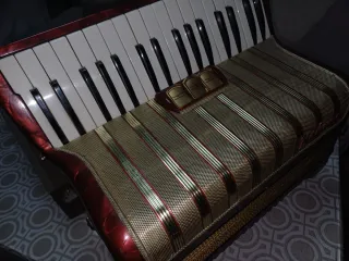 Acordeón Alemán HOHNER concerto ll Rojo