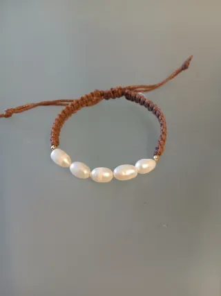 Pulsera artesanal perlas naturales de agua dulce