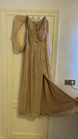 Vestido de fiesta dorado con lentejuelas