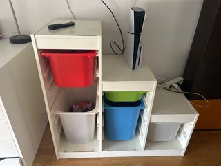 Estantería Ikea con cajones de plástico