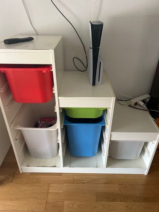 Estantería Ikea con cajones de plástico