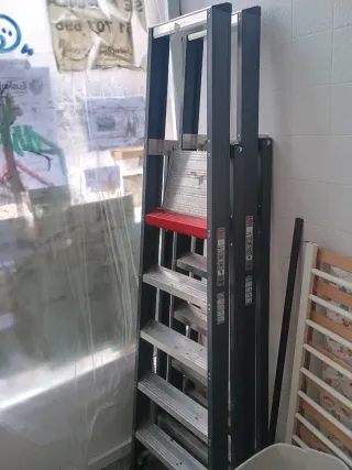 Escalera de aluminio plegable