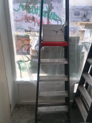 Escalera de aluminio plegable