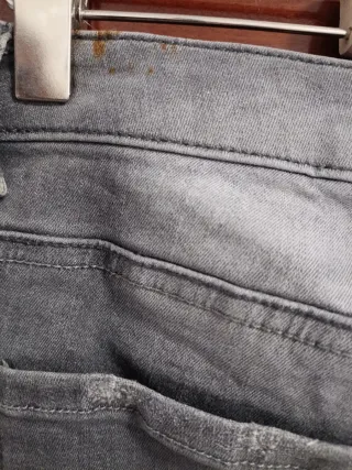 Pantalones pitillo ONLY grises