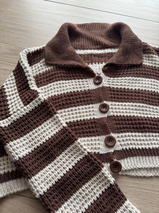 Cardigan crop marrone e beige