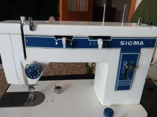 Máquina de coser Marca SIGMA