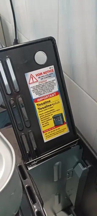 Estufa de parafina negra y plateada