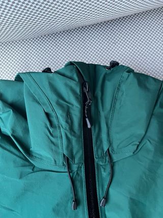 Chaqueta Montbell Verde Impermeable