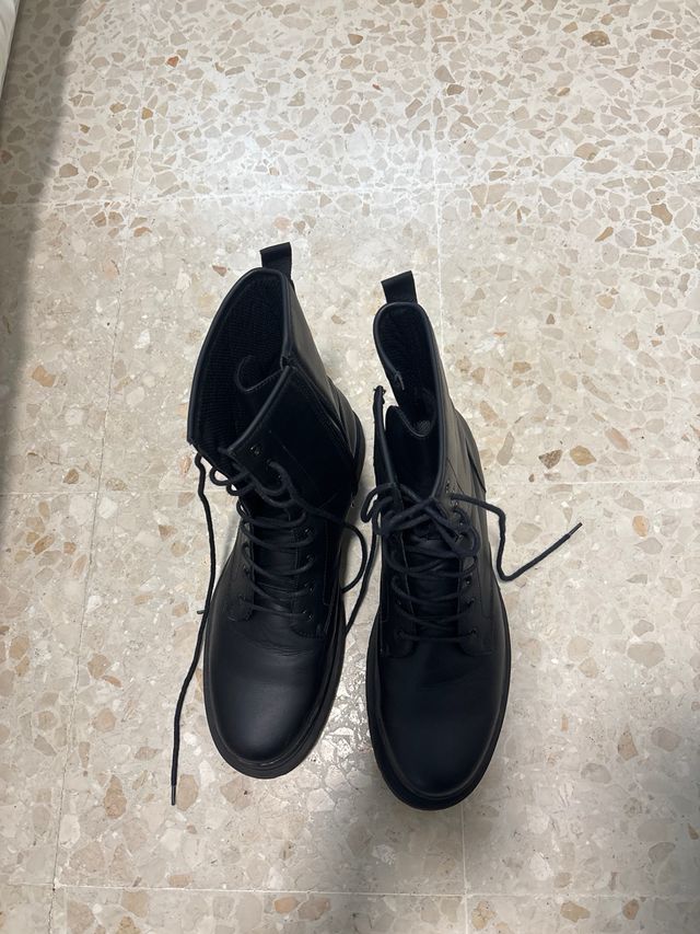 Botas negras con cordones Talla 46