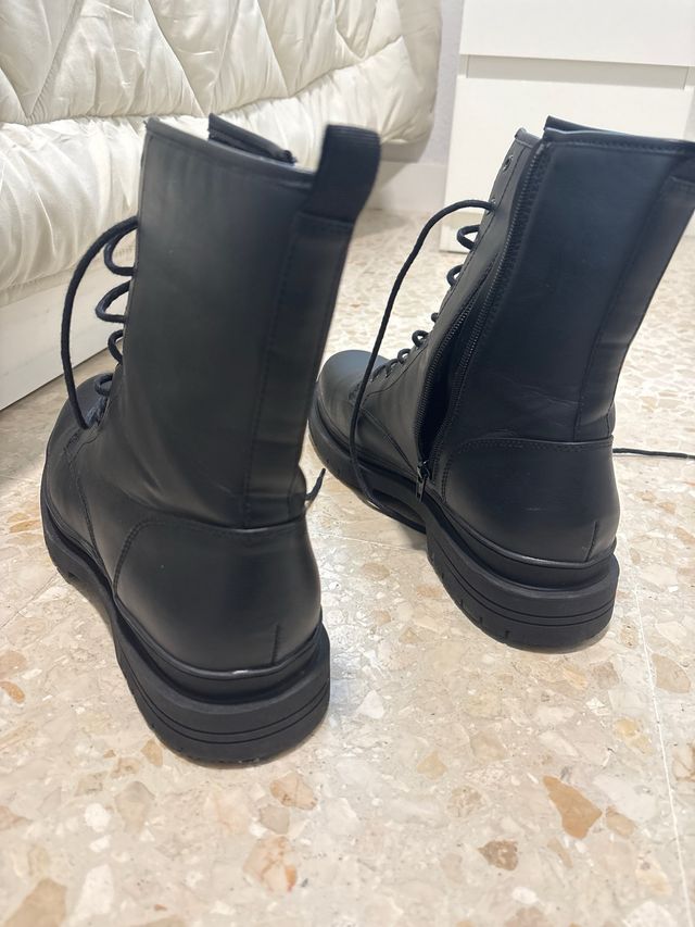 Botas negras con cordones Talla 46