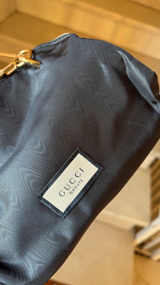 Pochette Gucci nera con catena oro