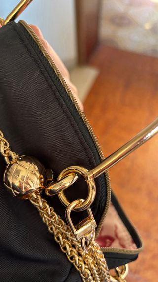 Pochette Gucci nera con catena oro