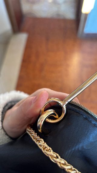 Pochette Gucci nera con catena oro