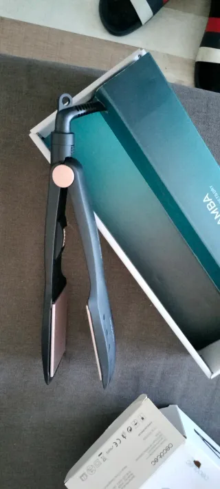 Plancha de pelo modelo BAMBA de la marca cecotec