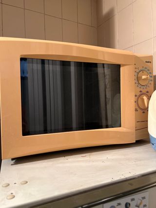 Microondas Sanyo Es antiguo pero funciona bien