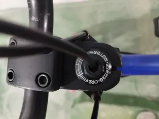 Bicicleta BMX azul rodado 20