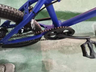 Bicicleta BMX azul rodado 20