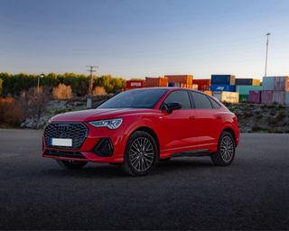 Audi Q3 2022 black line sline 45 tfsi e