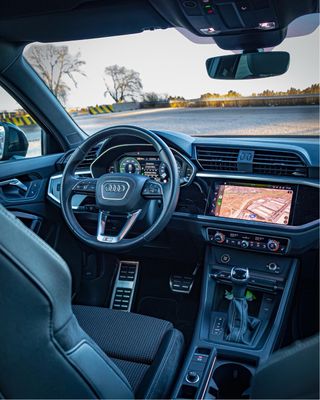 Audi Q3 2022 black line sline 45 tfsi e
